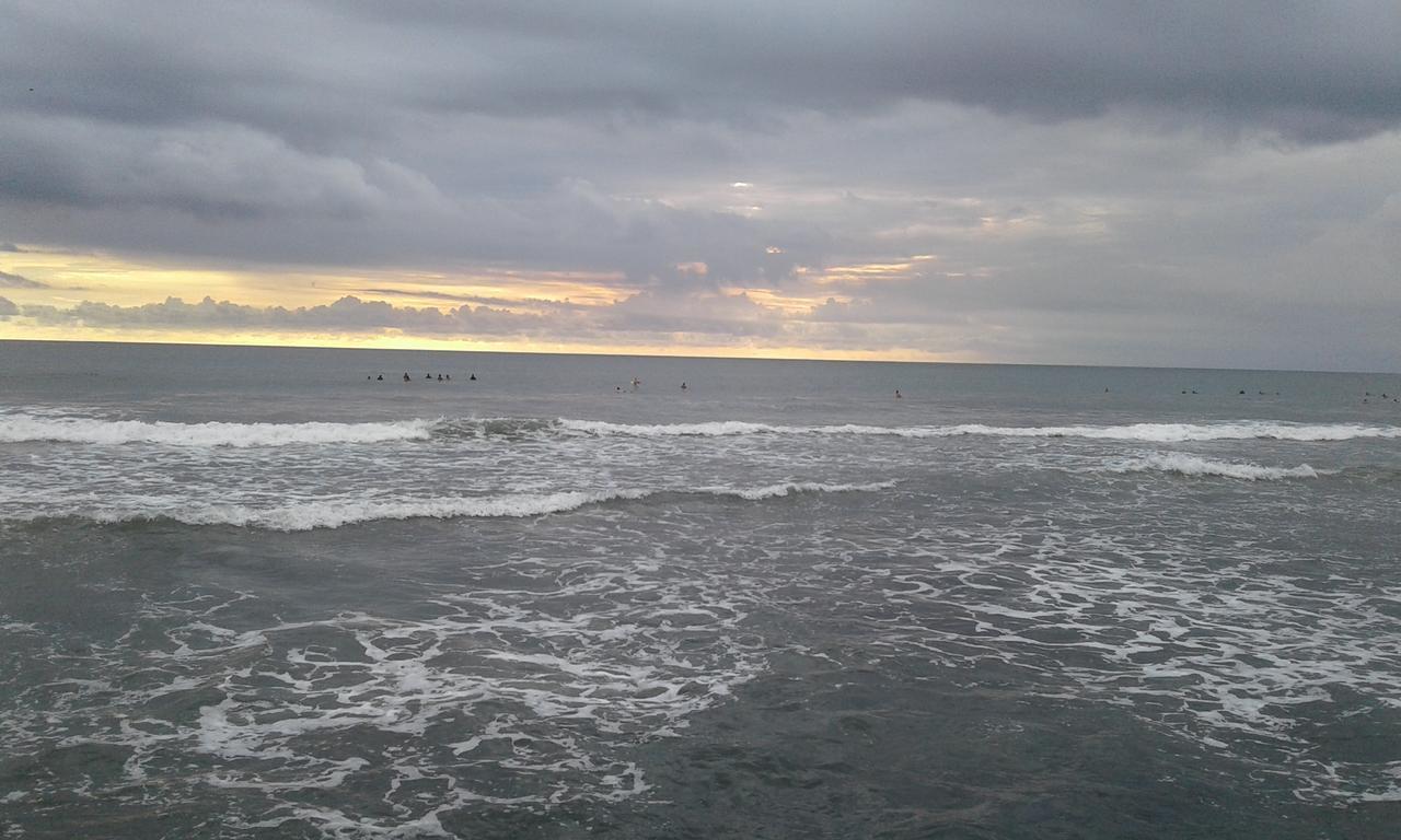 Repag Wayan Canggu Hostel Кута Экстерьер фото